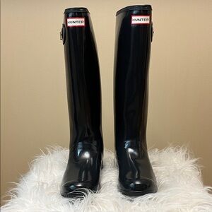 NWOT Hunter Glossy Dark Grey rain Boots